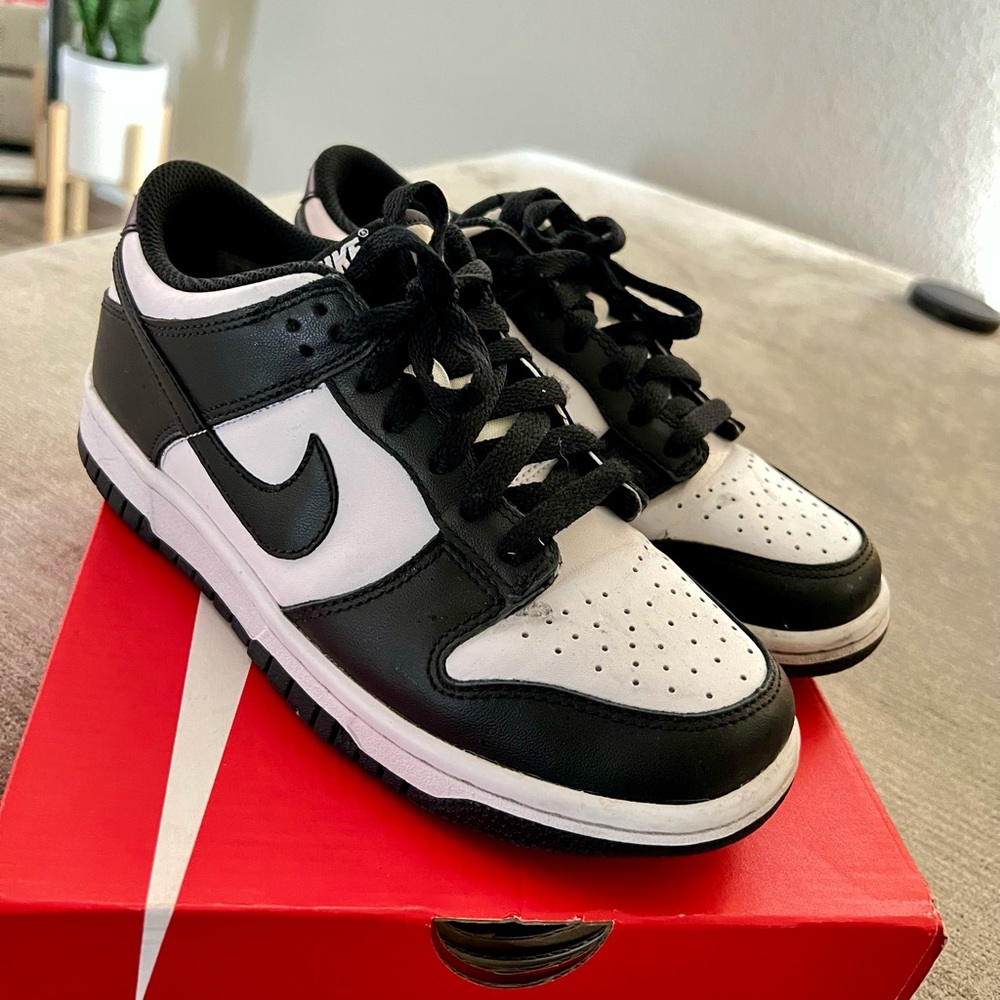 White/Black Dunks 4Y/ 5.5W